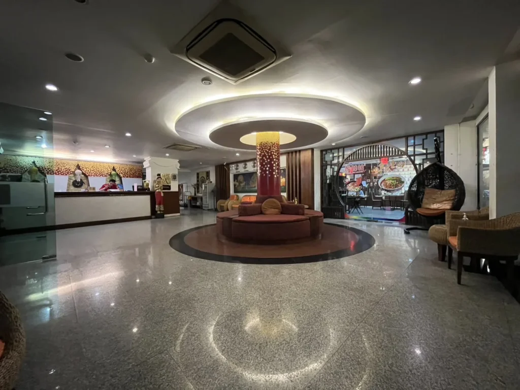 front hotel wang burapa