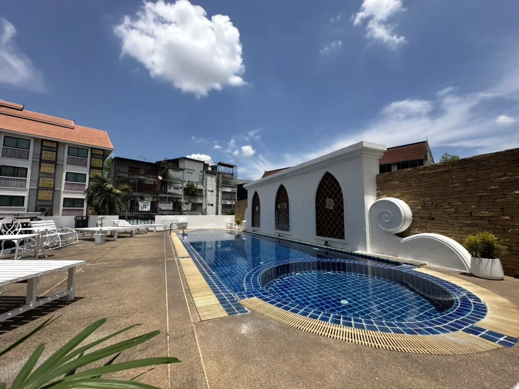 Swimming pool Chiang Mai Wang Burapa Grand Hotel