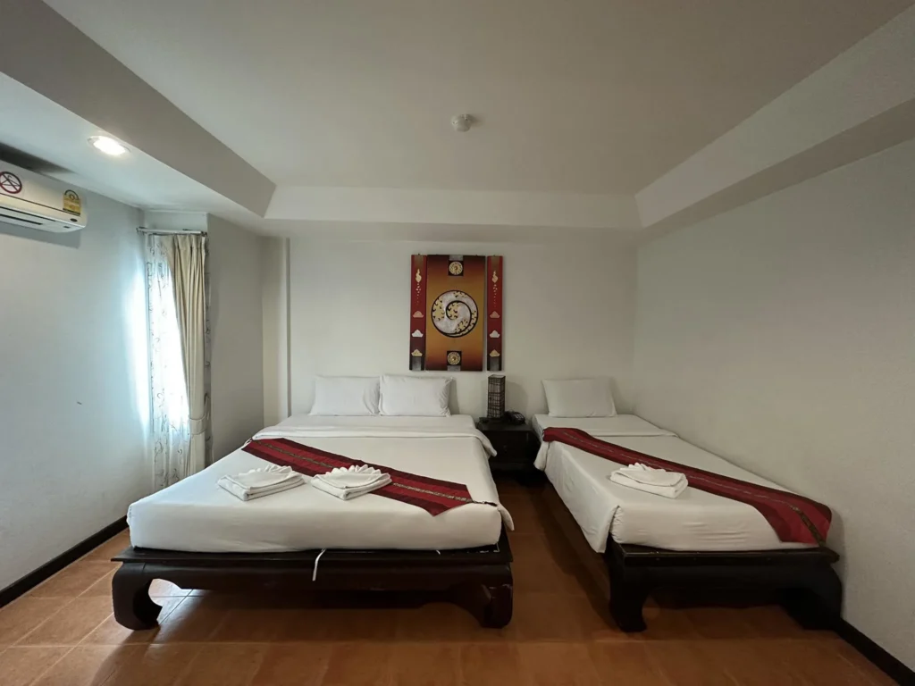 Triple Room Wang Burapa Grand Hotel